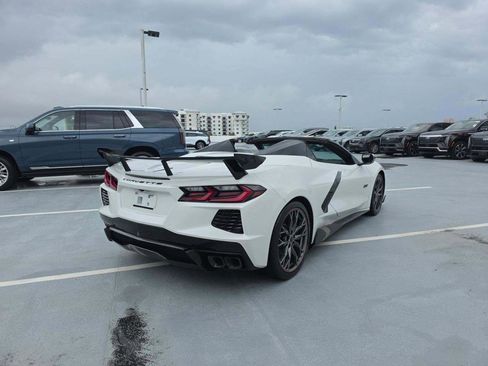 Used 2023 Chevrolet Corvette Stingray Premium Conv w/ Z51 Performance Package RWD image 3