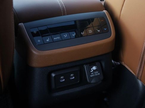 New 2026 Nissan Pathfinder Platinum AWD/4WD image 24
