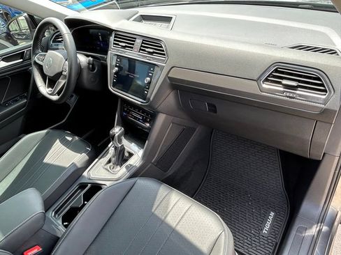 Certified 2023 Volkswagen Tiguan SE w/ Panoramic Sunroof Package FWD image 40