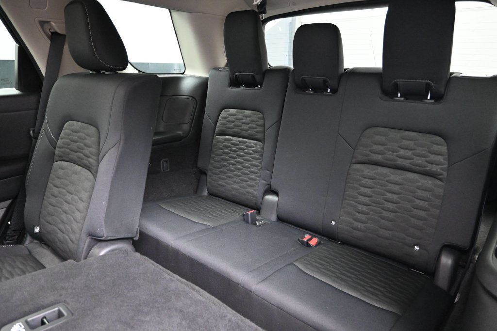Used 2025 Nissan Pathfinder SV AWD/4WD image 17