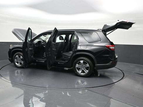 Used 2025 Honda Pilot EX-L image 36