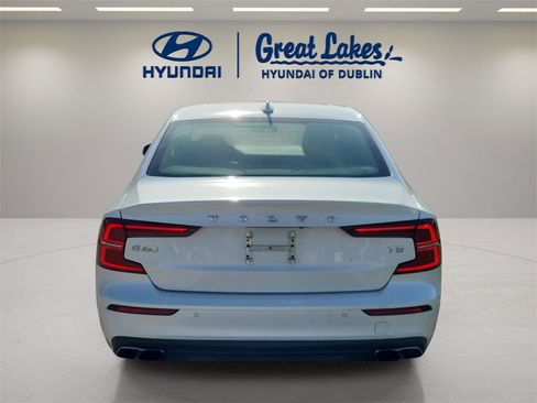 Used 2020 Volvo S60 T5 Momentum image 4