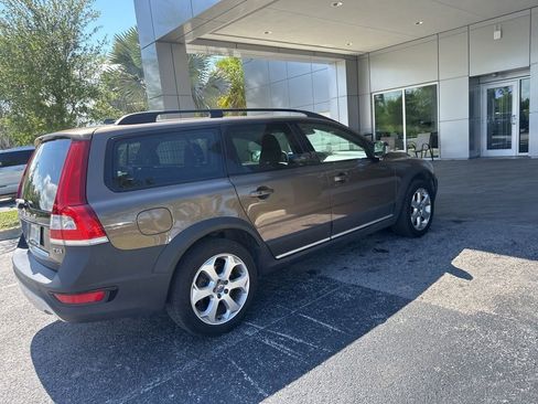 Used 2016 Volvo XC70 T5 Premier w/ Proximity Package FWD image 3