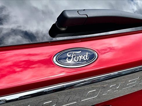 Certified 2022 Ford Explorer XLT w/ Equipment Group 202A image 31