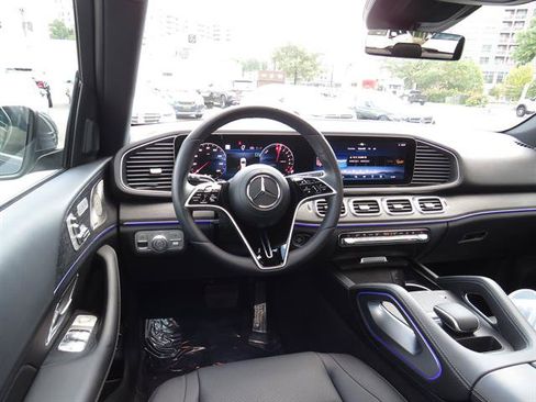 Used 2025 Mercedes-Benz GLE 450e 4MATIC w/ Driver Assistance Package image 10