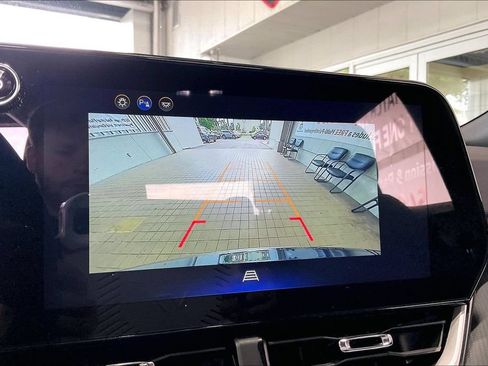 Used 2025 Chevrolet Equinox LT AWD/4WD image 12