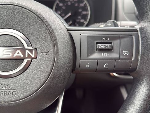 Used 2024 Nissan Rogue S FWD image 15