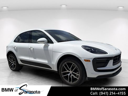 Used 2024 Porsche Macan AWD/4WD image 1