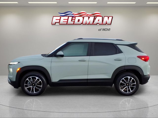 Used 2025 Chevrolet TrailBlazer LT w/ Convenience Package AWD/4WD image 2