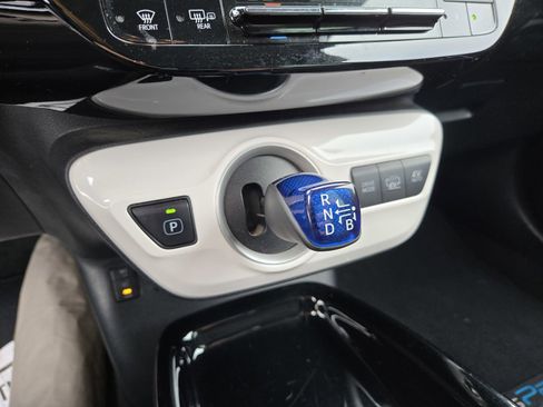 Used 2017 Toyota Prius Prime Premium image 17