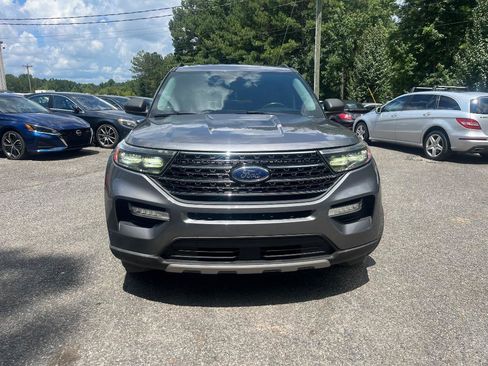 Used 2021 Ford Explorer XLT w/ Equipment Group 202A AWD/4WD image 2