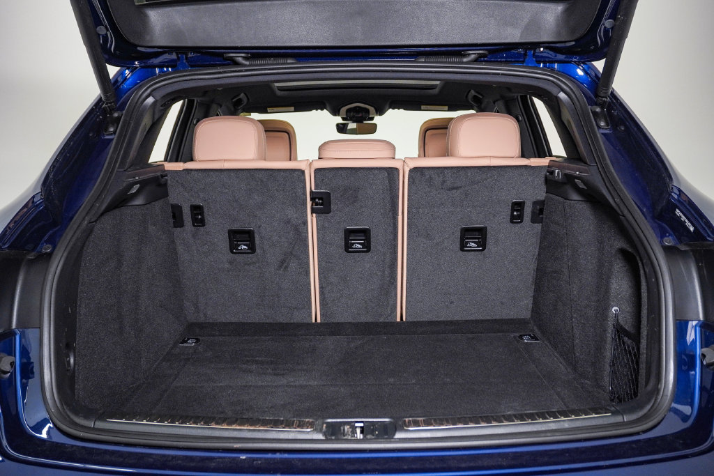 Certified 2026 Porsche Macan AWD/4WD image 28