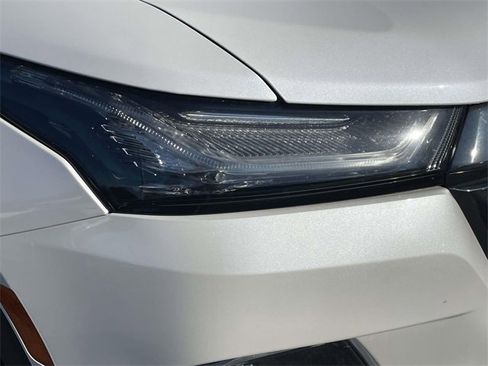 Used 2023 Chevrolet Traverse RS image 12