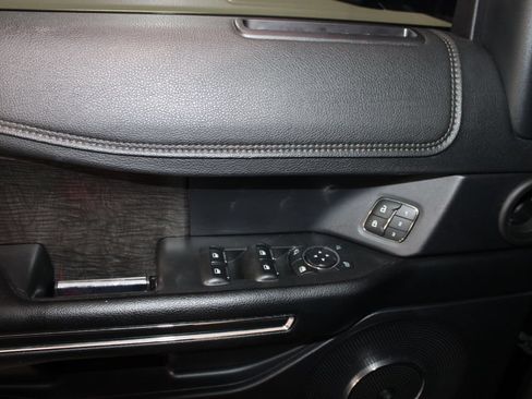 Used 2019 Ford Expedition Limited w/ Equipment Group 301A RWD image 40