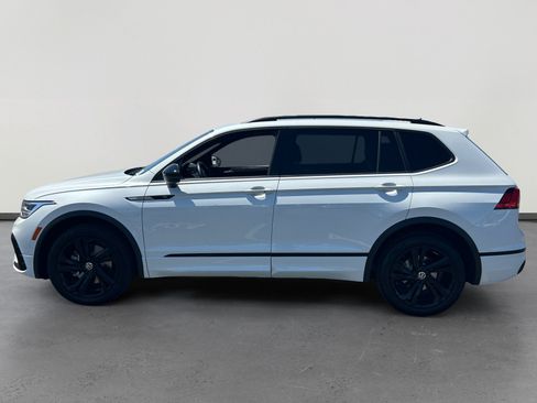 Certified 2024 Volkswagen Tiguan SE R-Line FWD image 2