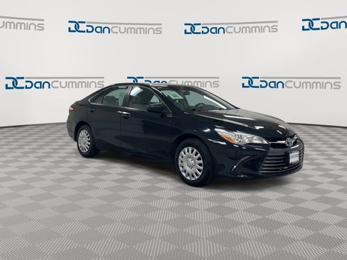 Used 2015 Toyota Camry LE image 2
