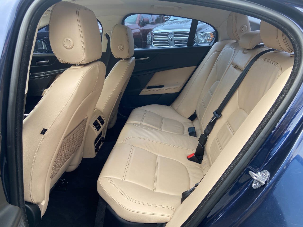 Used 2017 Jaguar XE Prestige RWD image 18