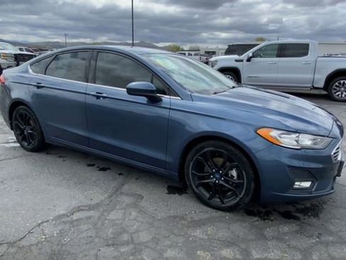 Used 2019 Ford Fusion SE w/ Equipment Group 151A FWD image 2