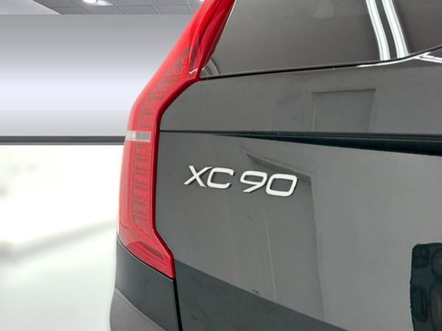 Used 2025 Volvo XC90 B6 Plus image 11
