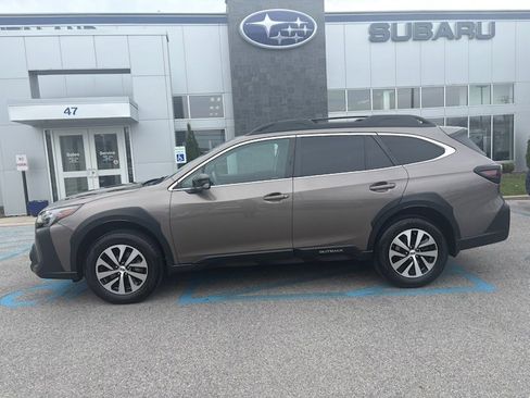Used 2023 Subaru Outback Premium AWD/4WD image 2