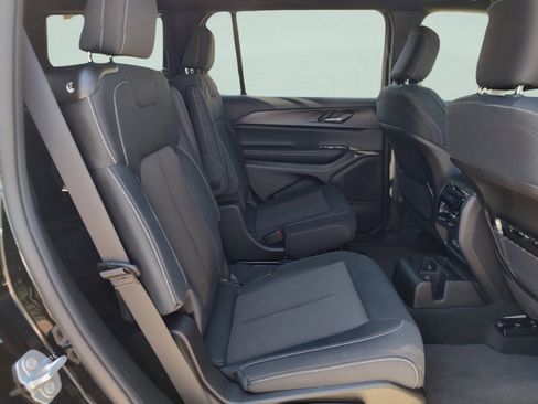 New 2024 Jeep Grand Cherokee L Laredo AWD/4WD image 31
