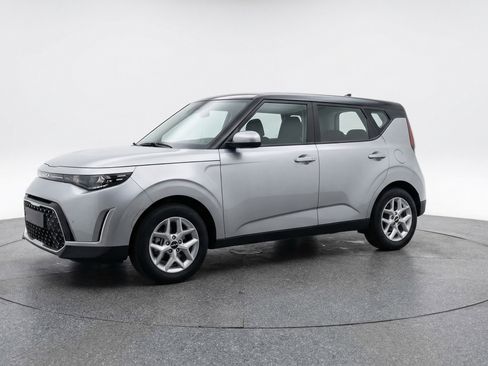 Used 2025 Kia Soul LX w/ LX Technology Package image 3