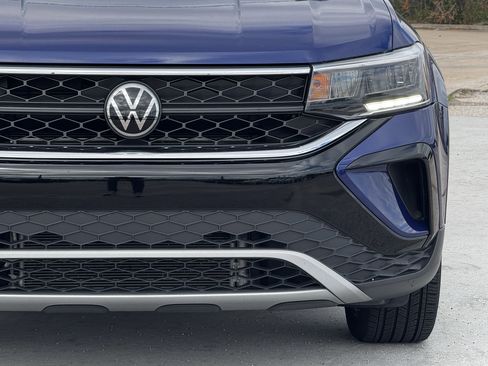 Used 2024 Volkswagen Taos SE image 5