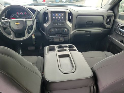 Used 2020 Chevrolet Silverado 2500 Custom w/ Custom Value Package image 10