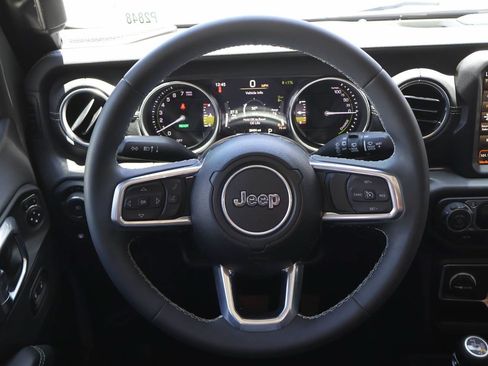 Used 2023 Jeep Wrangler Unlimited Sahara AWD/4WD image 13