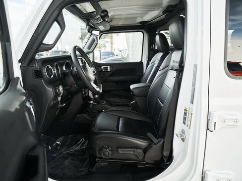 Used 2023 Jeep Wrangler Unlimited Sahara image 21