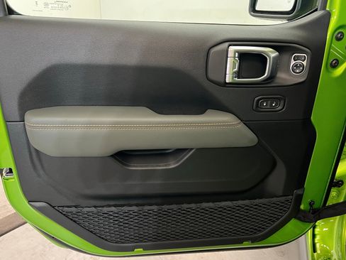 New 2025 Jeep Gladiator Mojave w/ Convenience Group image 14