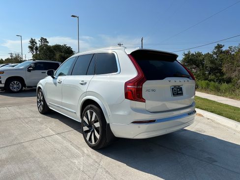 Certified 2024 Volvo XC90 T8 Ultimate w/ Lounge Package image 4