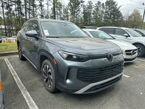 Used 2025 Volkswagen Tiguan S image 1