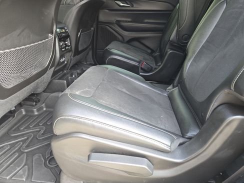 Used 2024 Jeep Grand Cherokee L Altitude image 32