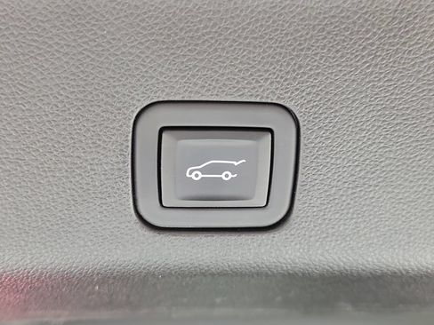 Used 2023 Cadillac Escalade Premium Luxury Platinum w/ LPO, Floor Liner Package AWD/4WD image 9