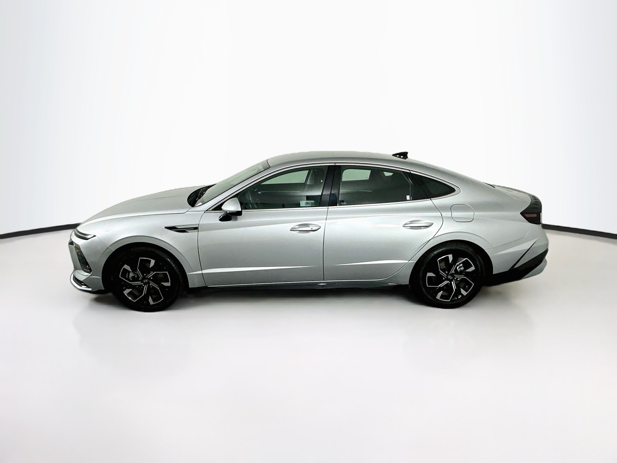 Used 2025 Hyundai Sonata SEL FWD image 4