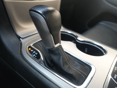 Used 2020 Jeep Grand Cherokee Overland AWD/4WD image 43