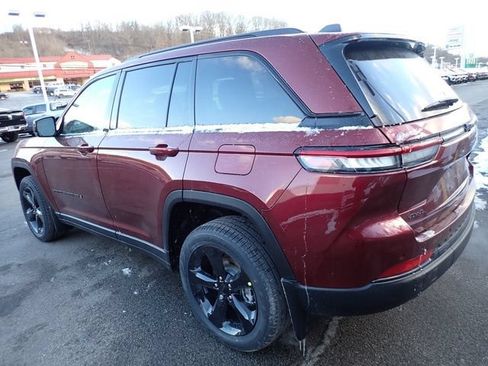 New 2025 Jeep Grand Cherokee Limited w/ Black Appearance Package AWD/4WD image 3