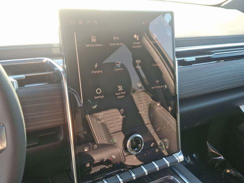 New 2025 GMC Sierra EV Denali image 9