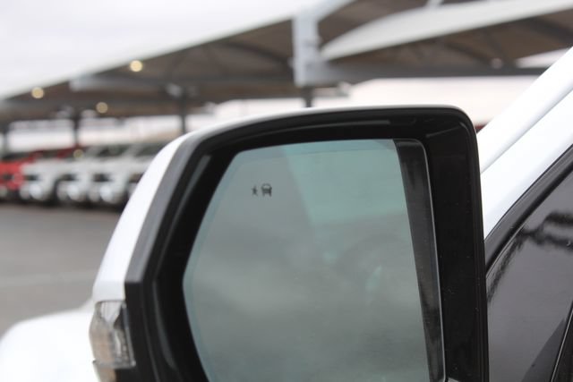 Used 2022 Chevrolet Tahoe LT w/ Luxury Package AWD/4WD image 15