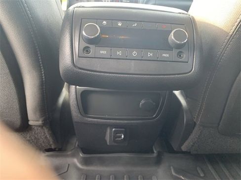 Used 2017 Chevrolet Traverse LT image 19