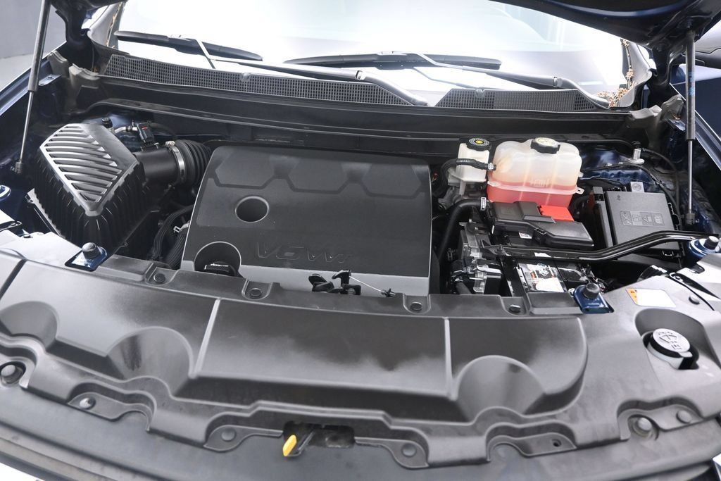 Used 2023 Chevrolet Traverse LS FWD image 16