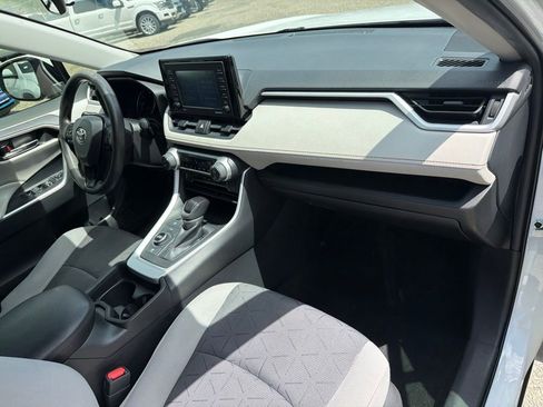 Used 2021 Toyota RAV4 XLE AWD/4WD image 11