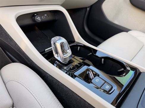 Used 2023 Volvo XC40 B5 Ultimate w/ Protection Package Premier image 22