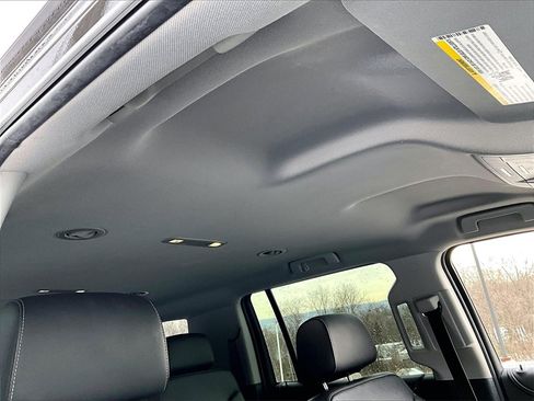 Used 2019 GMC Yukon XL SLT image 19