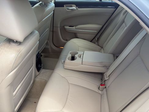 Used 2011 Chrysler 300 Limited RWD image 21