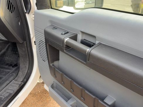 Used 2016 Ford F250 XL w/ Power Equipment Group image 8