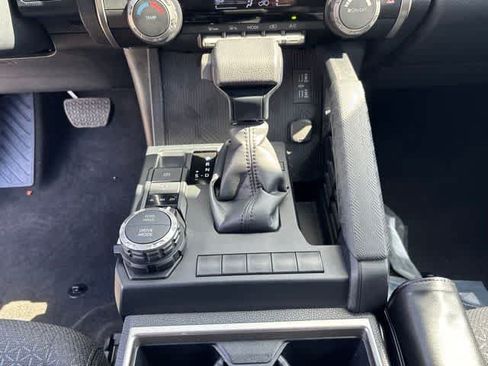 Used 2025 Toyota 4Runner SR5 AWD/4WD image 18