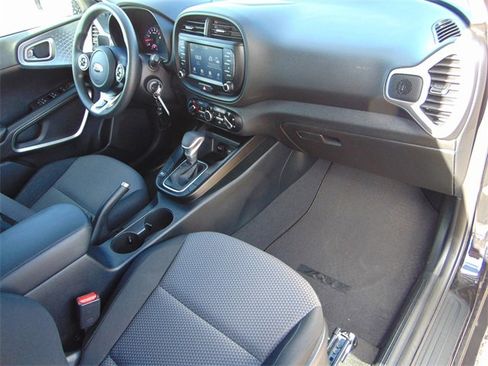 Used 2021 Kia Soul LX image 25