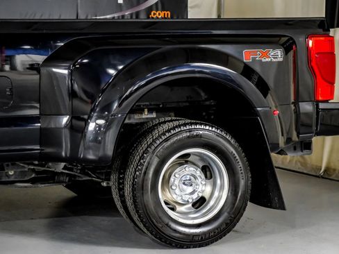 Used 2022 Ford F350 XLT w/ XLT Premium Package image 13